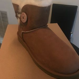 Mini Bailey Button II Ugg Boots